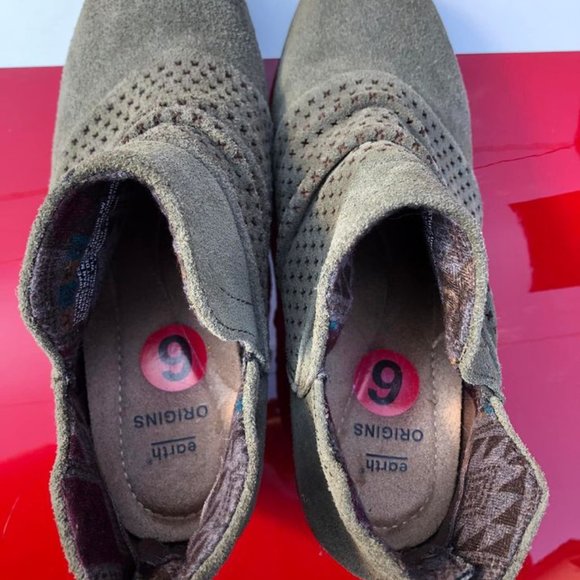 Green Ankle Boots by Earth! Size 6. NW (some tags) - Picture 2 of 6